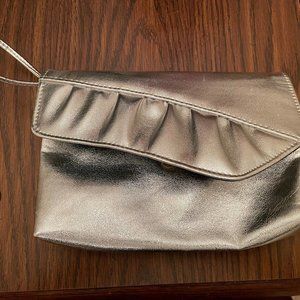 VINTAGE! METALLIC SILVER HAND BAG